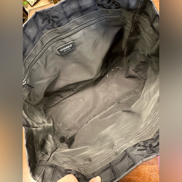 *Sold* Chanel black tote - Picture 7 of 11